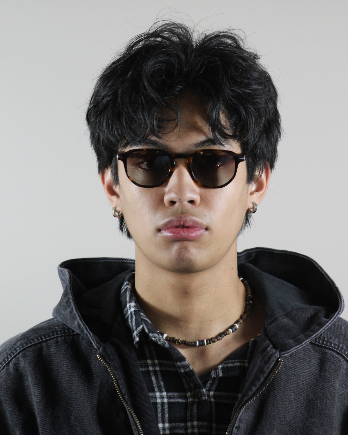 The Offshore Tortoise Shell sunglasses worn on model