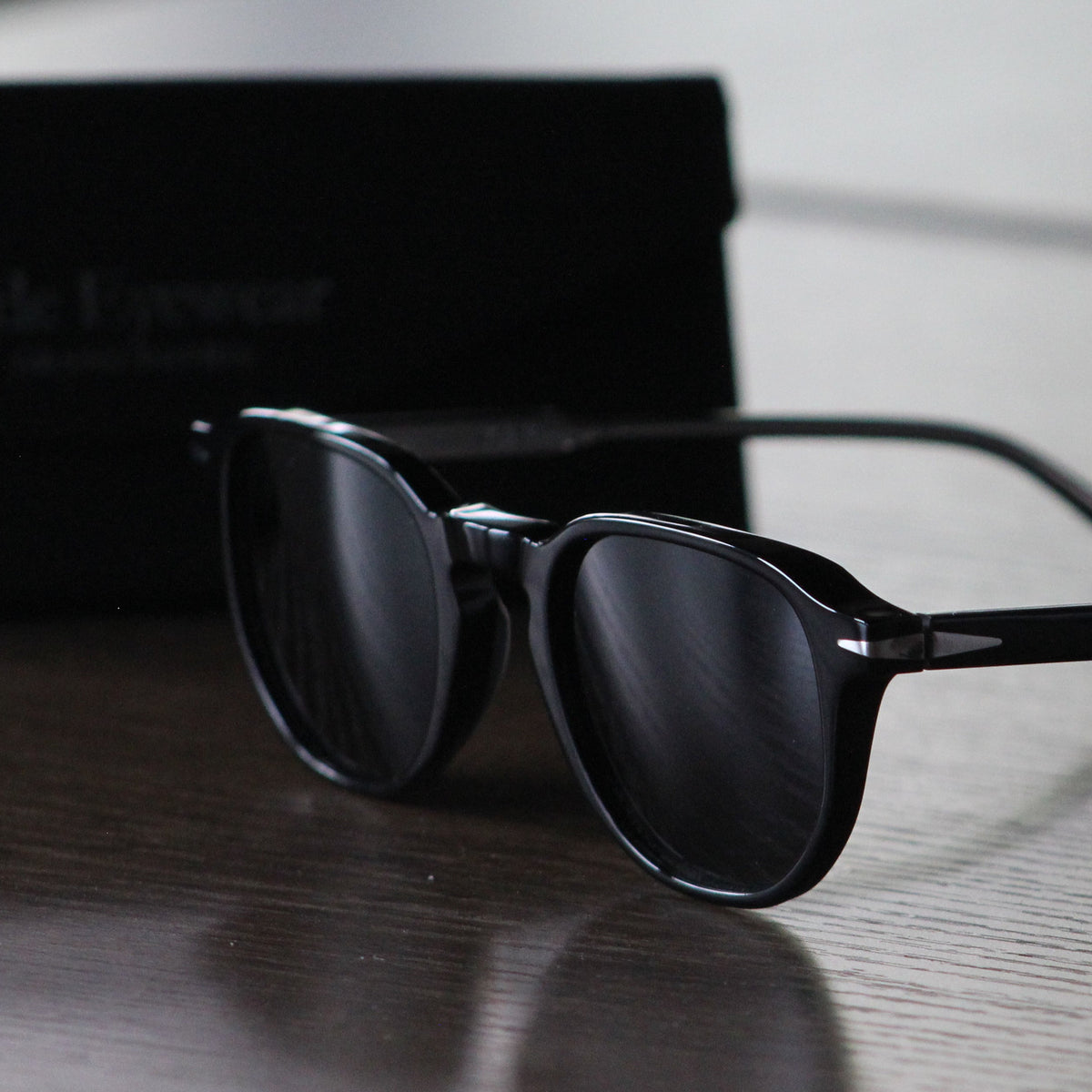 The Offshore polarized geometric sunglasses with branded case